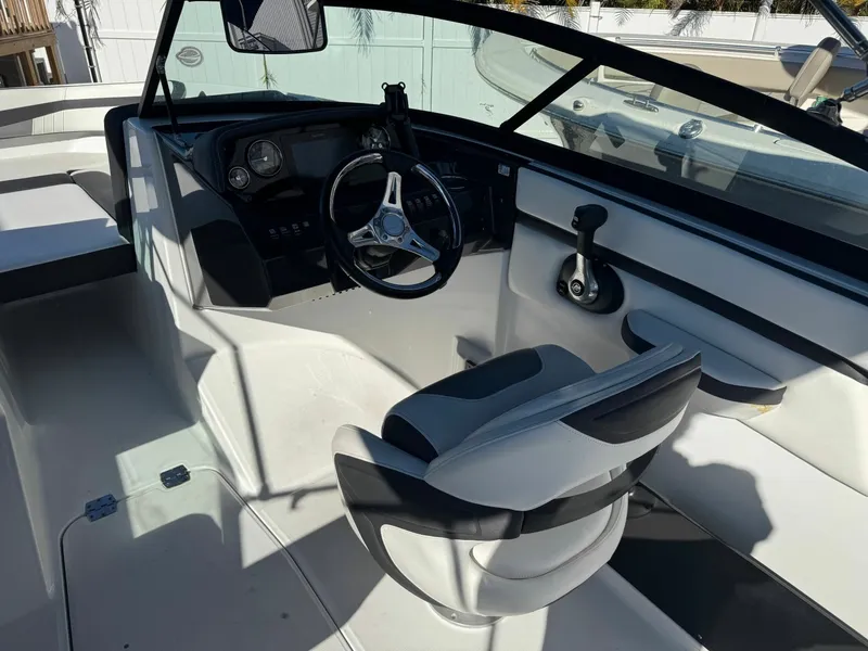 Slide: The Image of Monterey M-205 2020 - 6004880