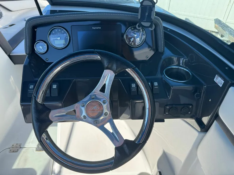 Slide: The Image of Monterey M-205 2020 - 6004883