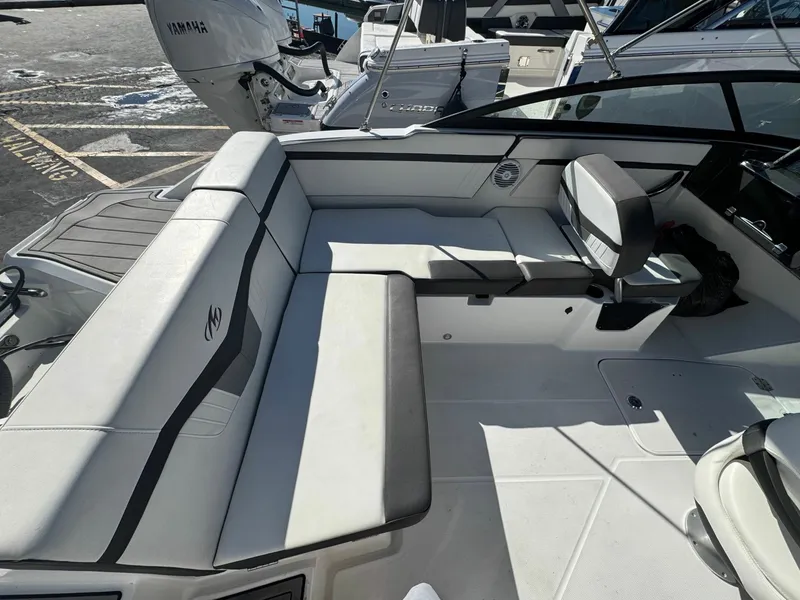 Slide: The Image of Monterey M-205 2020 - 6004875