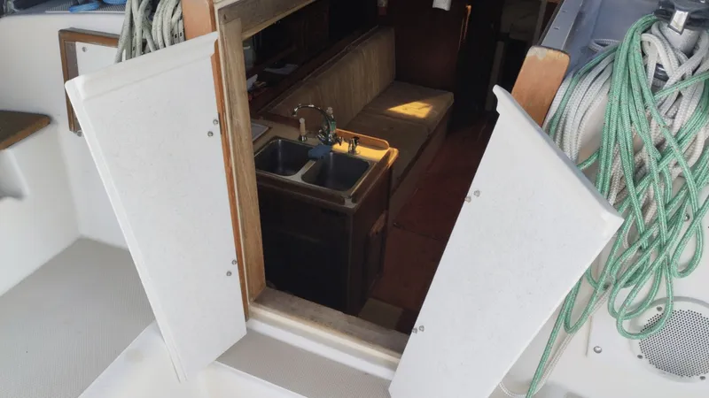 Slide: The Image of Main Hatch - 6004991