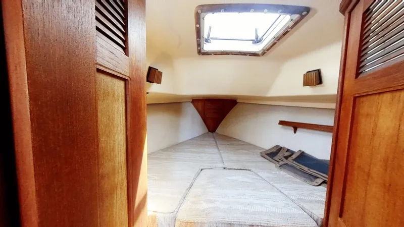 Slide: The Image of V-Berth - 6004997