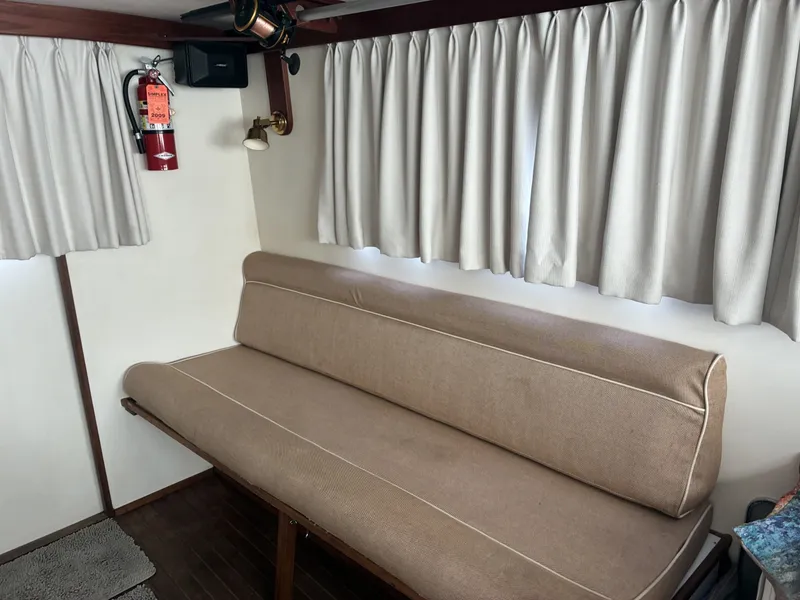 Slide: The Image of 1989 Duffy 35 Flybridge - Port settee - 6009561