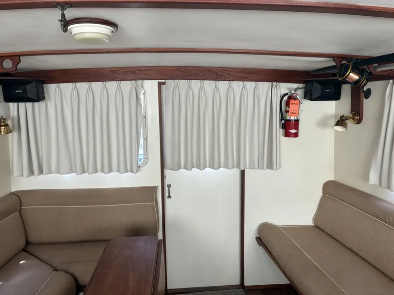 Slide: The Image of 1989 Duffy 35 Flybridge - Aft salon - 6009562