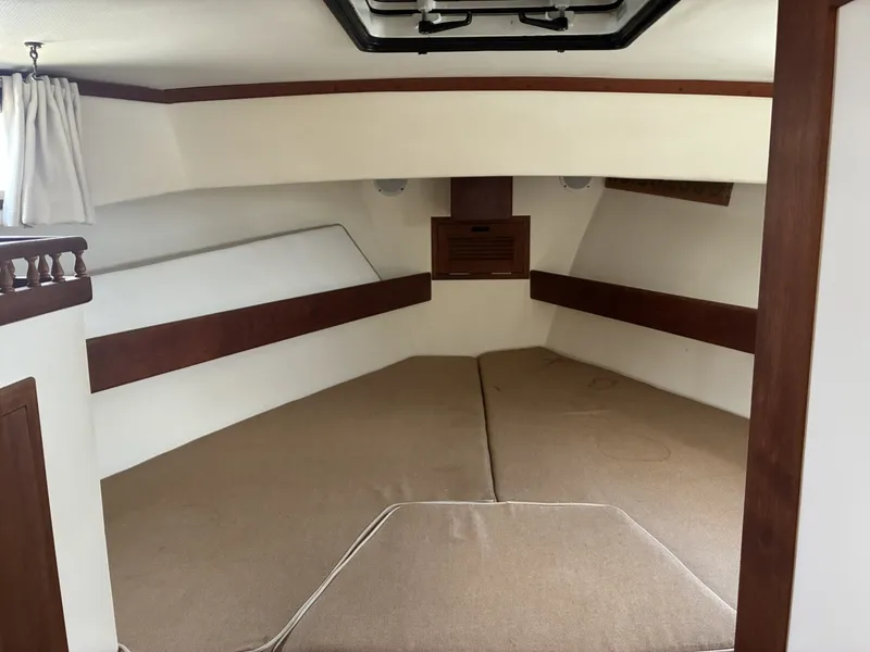 Slide: The Image of 1989 Duffy 35 Flybridge - V Berth - 6009563