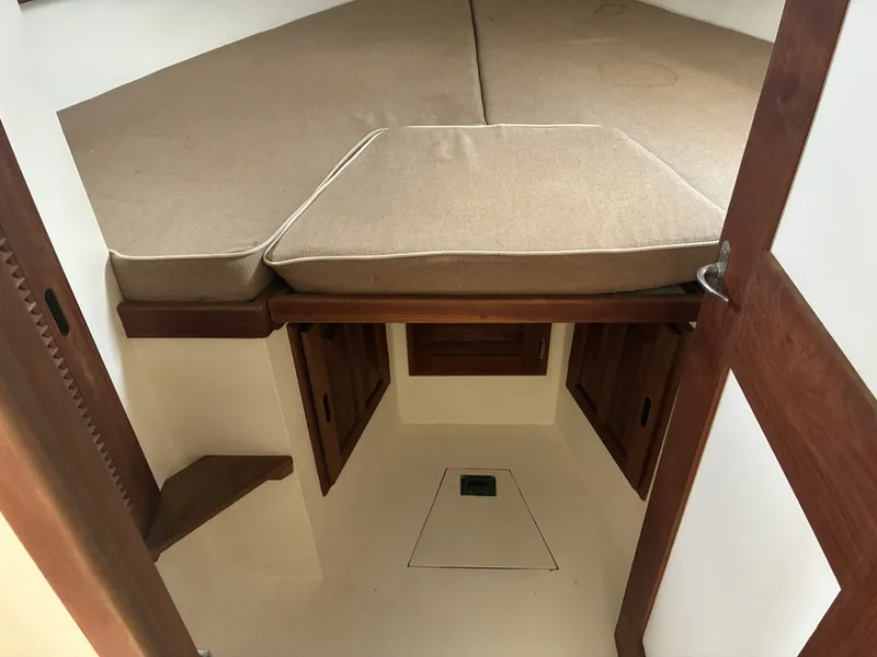 Slide: The Image of 1989 Duffy 35 Flybridge - Ford - 6009564