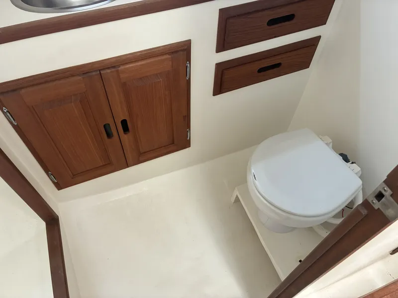 Slide: The Image of 1989 Duffy 35 Flybridge - Head - 6009567