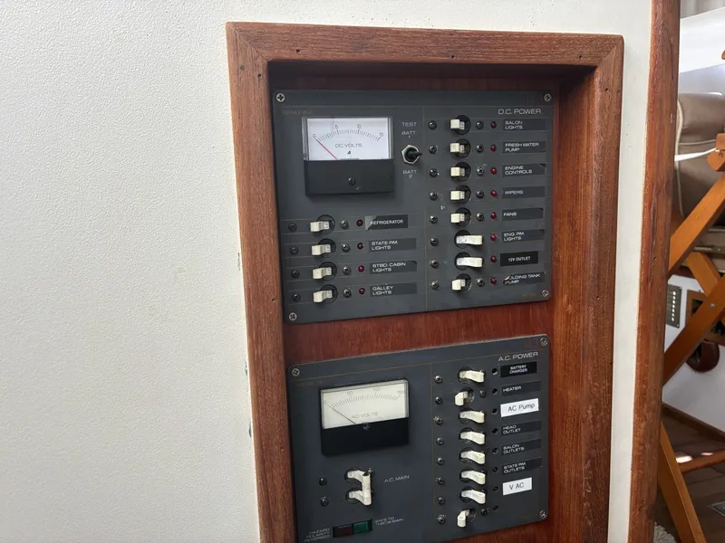 Slide: The Image of 1989 Duffy 35 Flybridge - Electrical Panel - 6009570