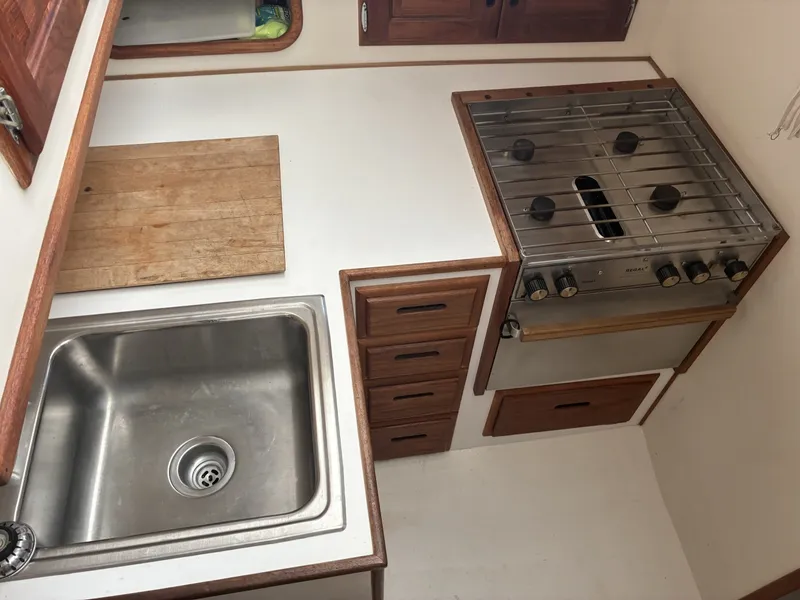 Slide: The Image of 1989 Duffy 35 Flybridge - Galley - 6009578