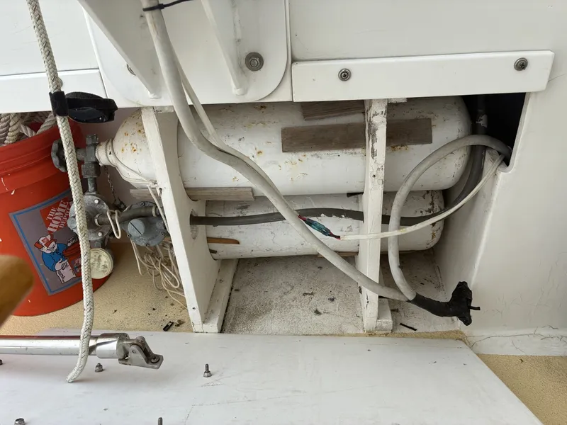 Slide: The Image of 1989 Duffy 35 Flybridge - CNG Tanks - 6009587