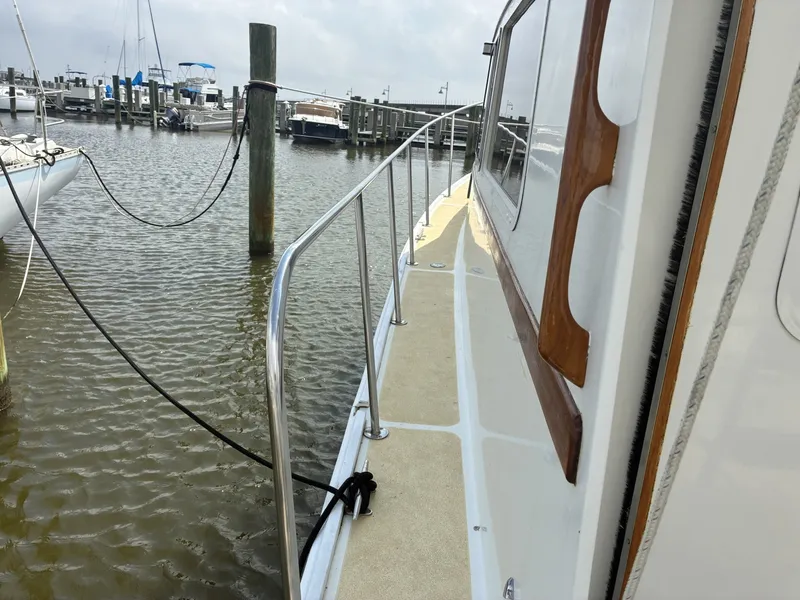 Slide: The Image of 1989 Duffy 35 Flybridge - Port Side DE - 6009588