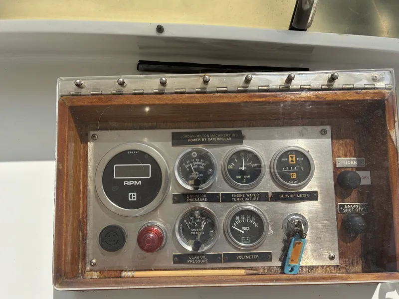 Slide: The Image of 1989 Duffy 35 Flybridge - Flybridge Gages - 6009601