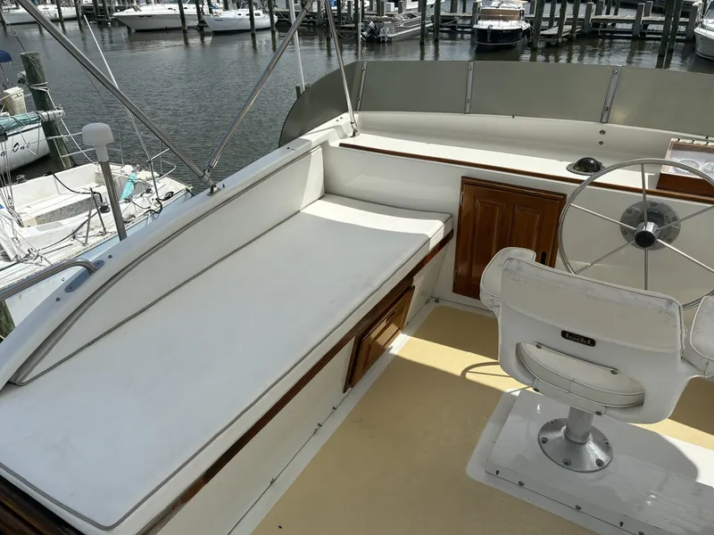 Slide: The Image of 1989 Duffy 35 Flybridge - Flybridge seating - 6009596