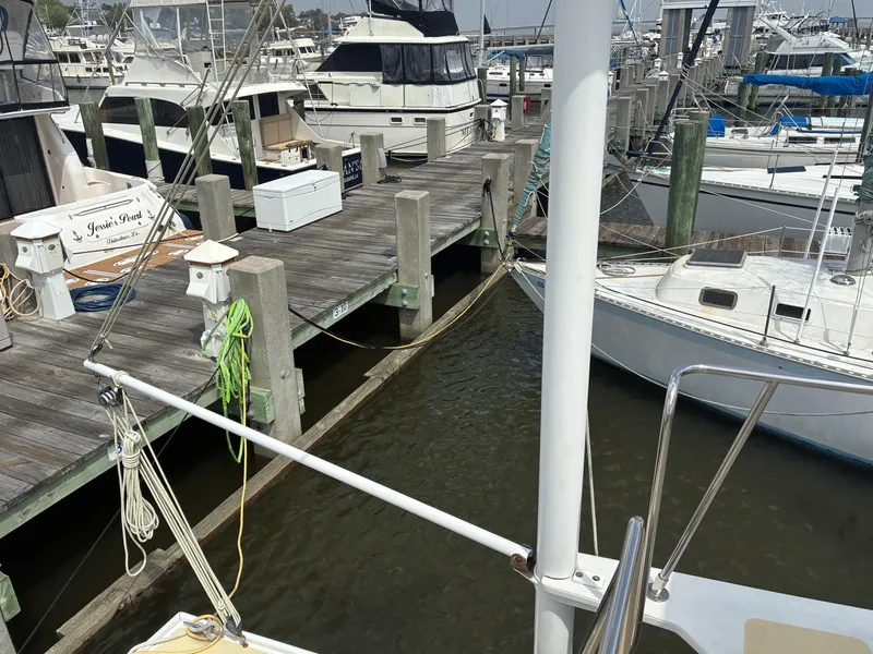 Slide: The Image of 1989 Duffy 35 Flybridge - Lifting - 6009627