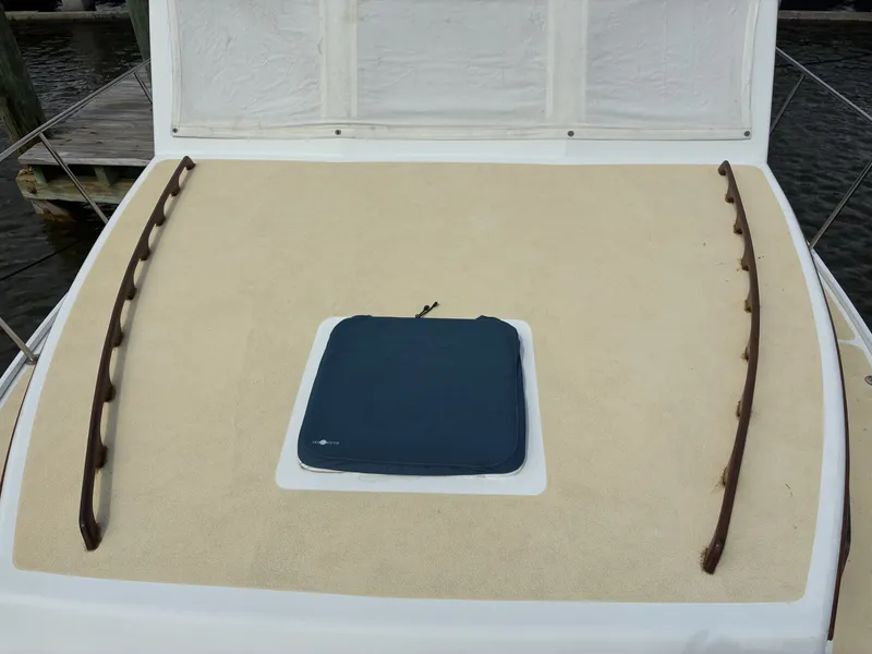 Slide: The Image of 1989 Duffy 35 Flybridge - Foredeck - 6009652