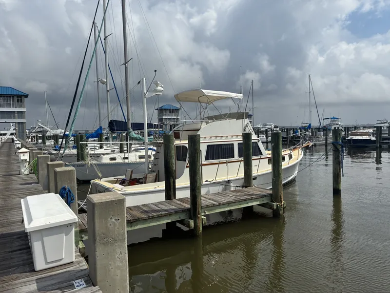 Slide: The Image of 1989 Duffy 35 Flybridge - Starboard - 6009555