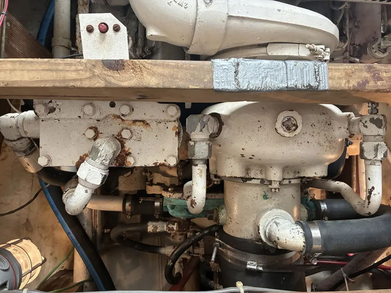 Slide: The Image of 1989 Duffy 35 Flybridge - Engine - 6009584