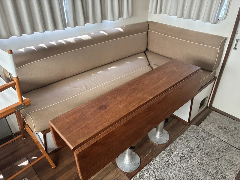 Slide: The Image of 1989 Duffy 35 Flybridge - Dinette - 6009558