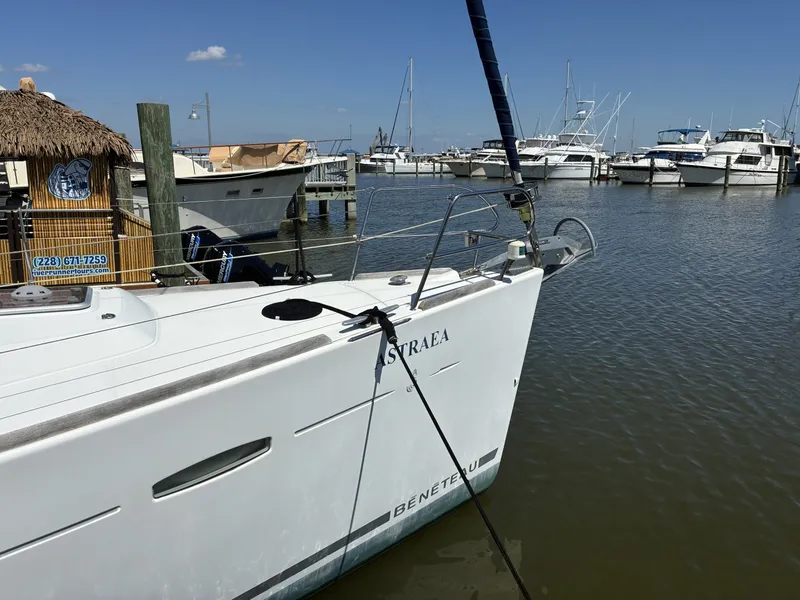 Slide: The Image of 2008 Beneteau Oceanis 43 - Bow Rocna anchor - 6005813