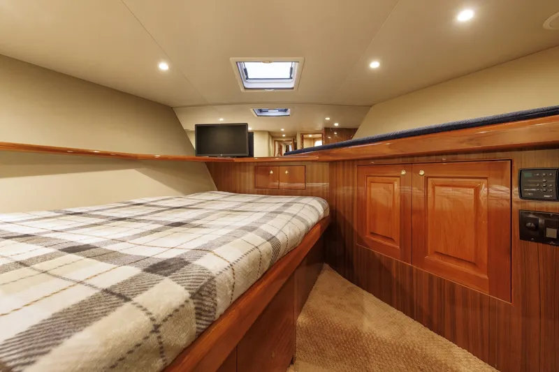 Slide: The Image of Viking 61 YOLO - Guest Stateroom 2005 Viking 61 Convertible YOLO - 6006628