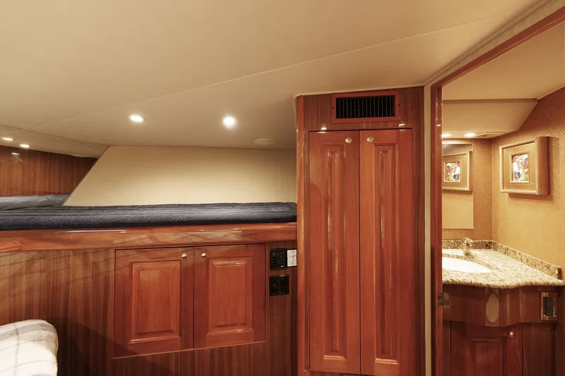 Slide: The Image of Viking 61 YOLO - Guest Stateroom 2005 Viking 61 Convertible YOLO - 6006630