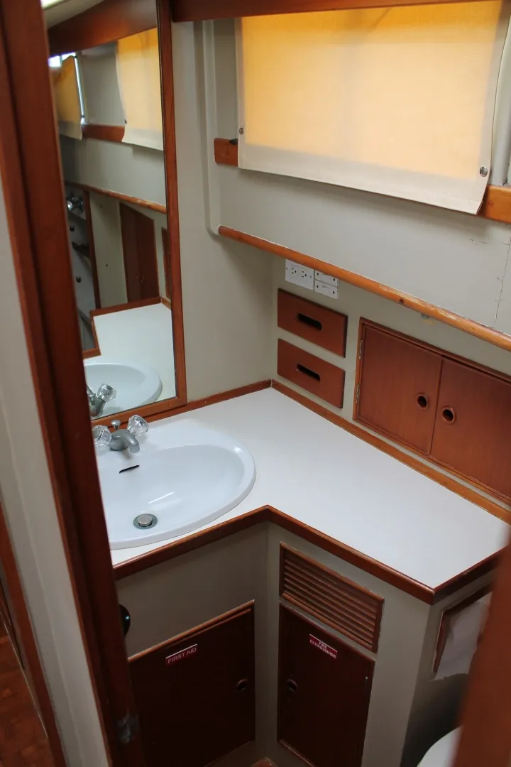 Slide: The Image of Guest Head - 6006646