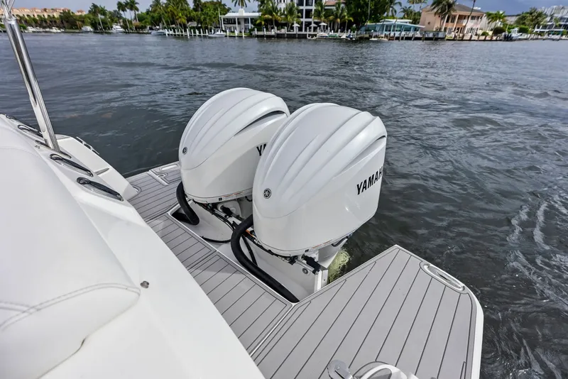 Slide: The Image of Regal 33 SAV 2022 - 6047962