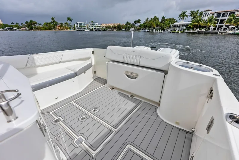 Slide: The Image of Regal 33 SAV 2022 - 6047965