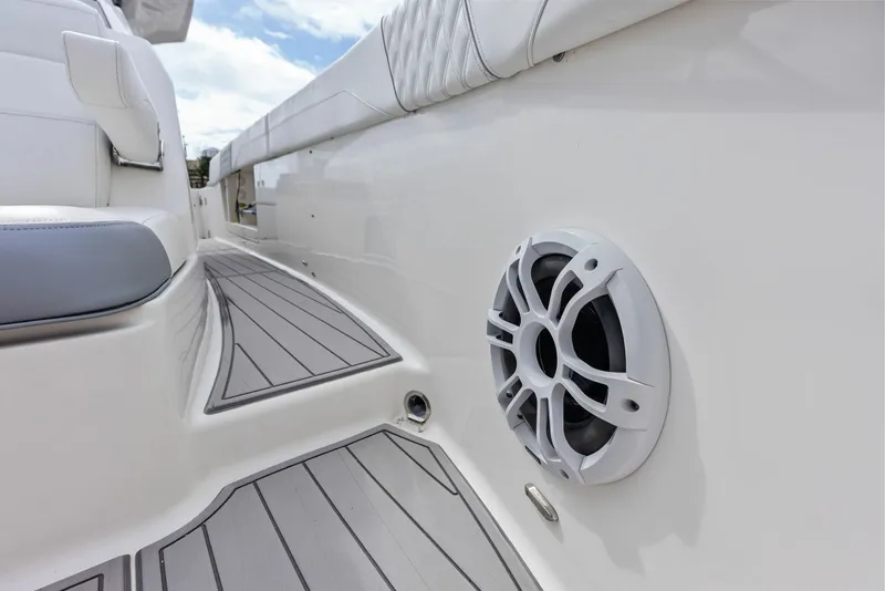 Slide: The Image of Regal 33 SAV 2022 - 6047968