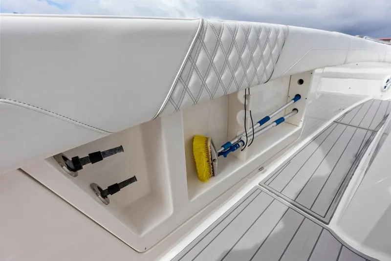 Slide: The Image of Regal 33 SAV 2022 - 6047969