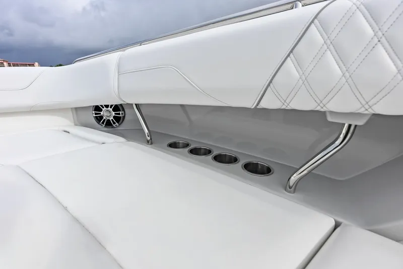 Slide: The Image of Regal 33 SAV 2022 - 6047974