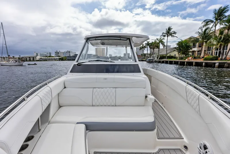 Slide: The Image of Regal 33 SAV 2022 - 6047975