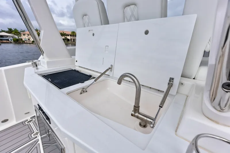 Slide: The Image of Regal 33 SAV 2022 - 6047979