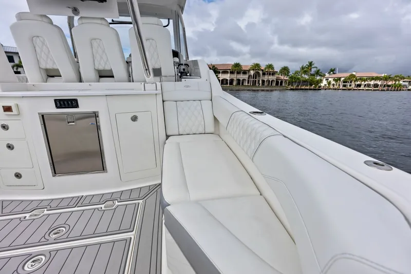 Slide: The Image of Regal 33 SAV 2022 - 6047980