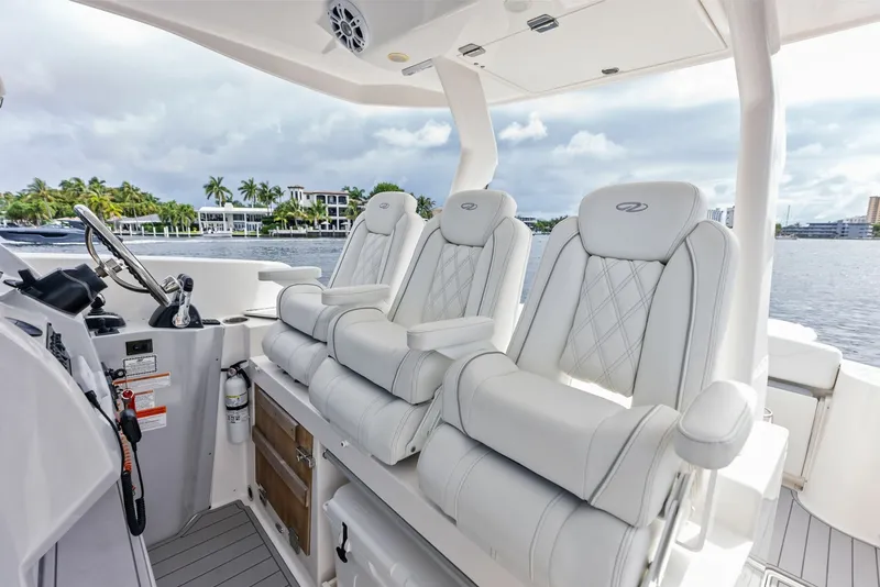 Slide: The Image of Regal 33 SAV 2022 - 6047982