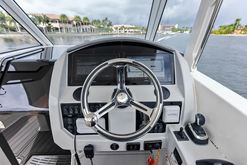 Slide: The Image of Regal 33 SAV 2022 - 6047983