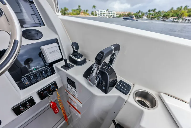 Slide: The Image of Regal 33 SAV 2022 - 6047984