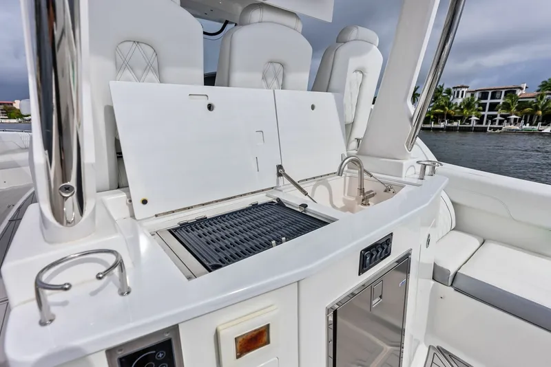 Slide: The Image of Regal 33 SAV 2022 - 6047985