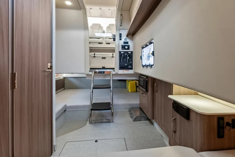 Slide: The Image of Regal 33 SAV 2022 - 6047990