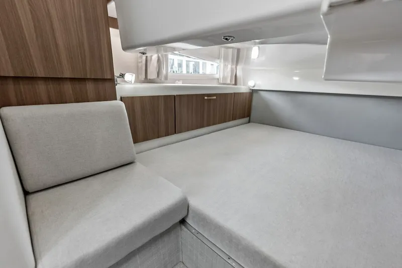 Slide: The Image of Regal 33 SAV 2022 - 6047992