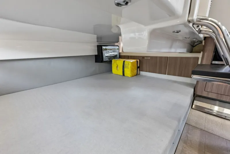 Slide: The Image of Regal 33 SAV 2022 - 6047993