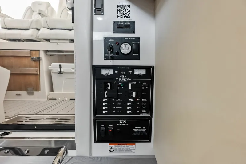 Slide: The Image of Regal 33 SAV 2022 - 6047994