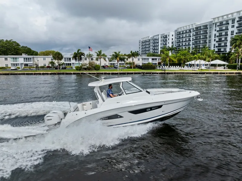 Slide: The Image of Regal 33 SAV 2022 - 6047950