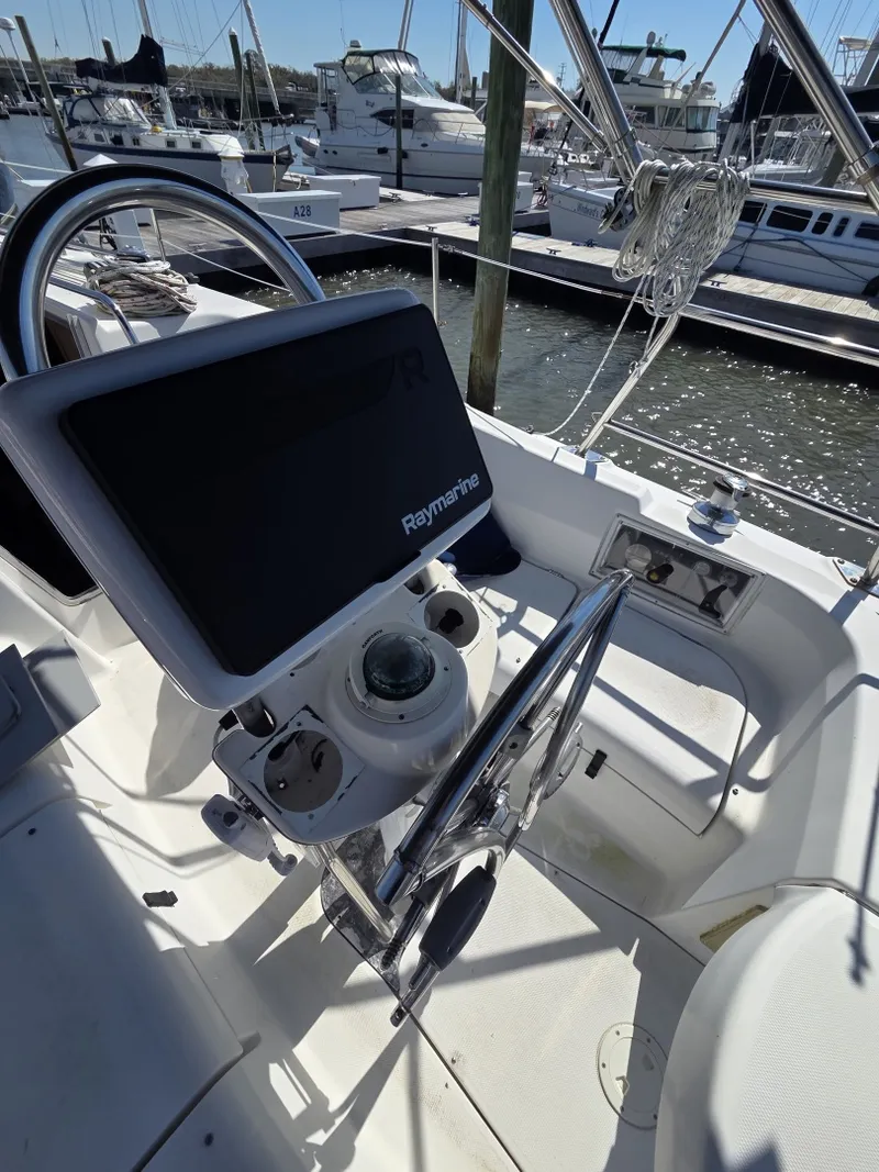 Slide: The Image of Hunter 31-2 2005 - 6007305