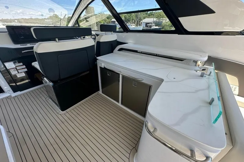 Slide: The Image of Cruisers 50 GLS 2024 - 6008660