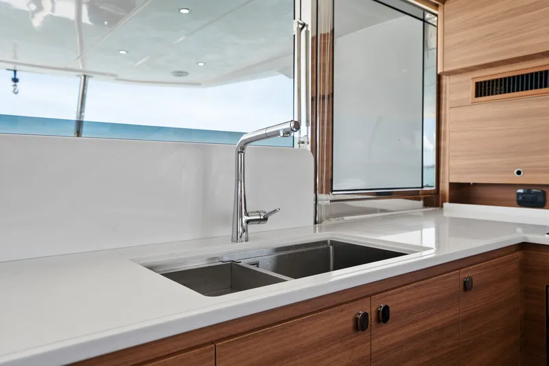 Slide: The Image of Aquila 54 Yacht 2026 - 6205402