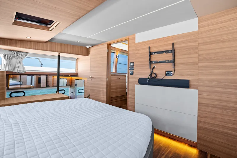 Slide: The Image of Aquila 54 Yacht 2026 - 6205441