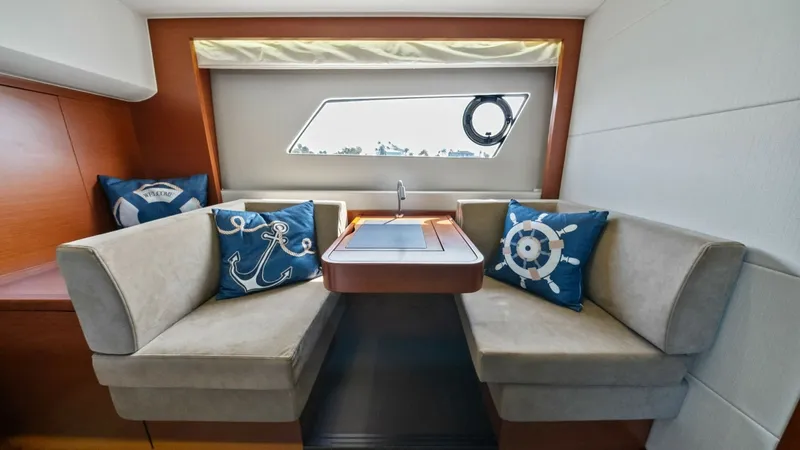 Slide: The Image of 2015 Prestige 550 'Legacy' - 6613486