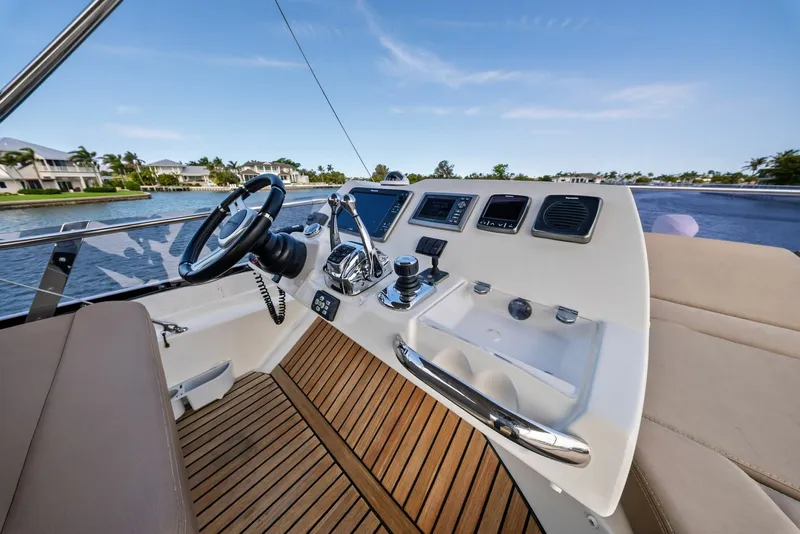 Slide: The Image of 2015 Prestige 550 'Legacy' - 6008792