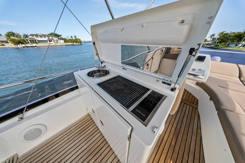 Slide: The Image of 2015 Prestige 550 'Legacy' - 6008795