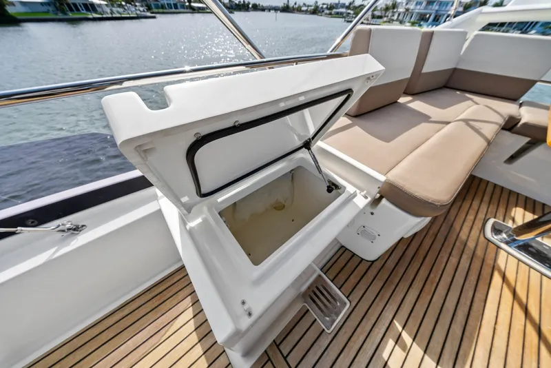 Slide: The Image of 2015 Prestige 550 'Legacy' - 6008796
